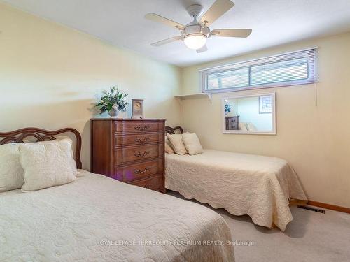 558 Elwood Rd, Burlington, ON - Indoor Photo Showing Bedroom