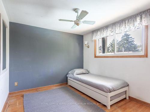 558 Elwood Rd, Burlington, ON - Indoor Photo Showing Bedroom