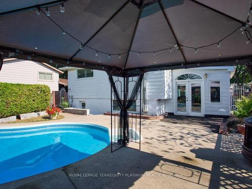 558 Elwood Rd, Burlington, ON - Outdoor With In Ground Pool