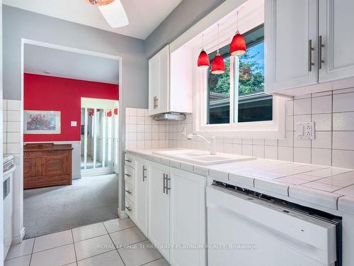 558 Elwood Rd, Burlington, ON - Indoor Photo Showing Kitchen