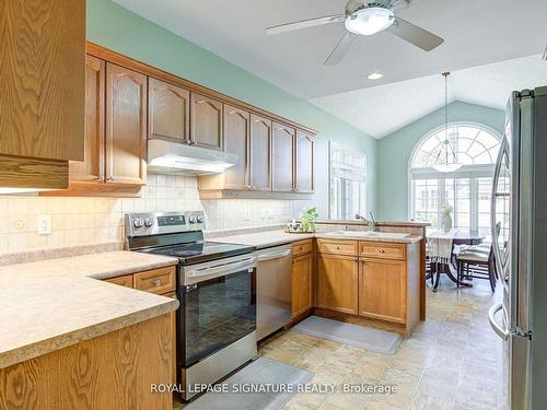 145-2025 Meadowgate Blvd, London, ON - Indoor Photo Showing Kitchen