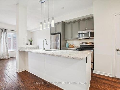 37-541 Winston Rd, Grimsby, ON - Indoor Photo Showing Kitchen With Upgraded Kitchen