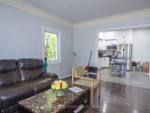 344 Barton St, Hamilton, ON - Indoor Photo Showing Living Room