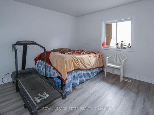 344 Barton St, Hamilton, ON - Indoor Photo Showing Bedroom