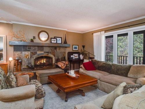 2350 Trendiak Road, Thunder Bay, ON - Indoor Photo Showing Living Room With Fireplace