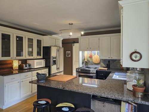 2350 Trendiak Road, Thunder Bay, ON - Indoor Photo Showing Kitchen With Double Sink With Upgraded Kitchen