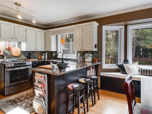 2350 Trendiak Road, Thunder Bay, ON - Indoor Photo Showing Kitchen