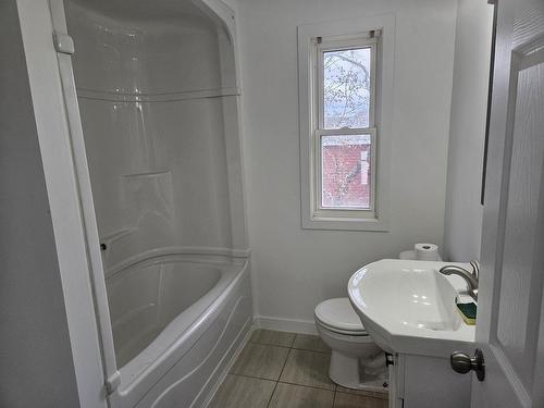 13 Ross Ave, Marathon, ON - Indoor Photo Showing Bathroom