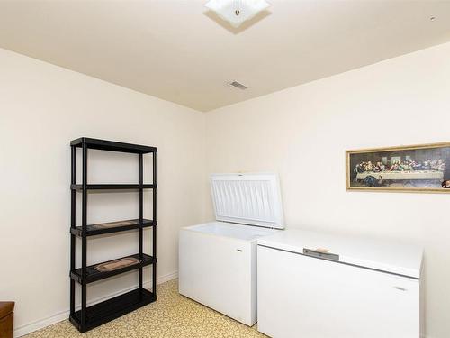 229 Evans Street, Thunder Bay, ON - Indoor Photo Showing Laundry Room