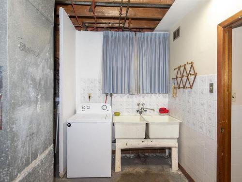 229 Evans Street, Thunder Bay, ON - Indoor Photo Showing Laundry Room