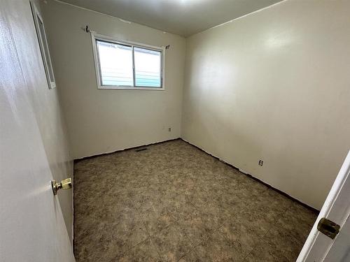 525 Mcbain Street, Thunder Bay, ON - Indoor Photo Showing Other Room