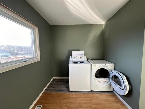 318 Manitoba Street, Schreiber, ON - Indoor Photo Showing Laundry Room