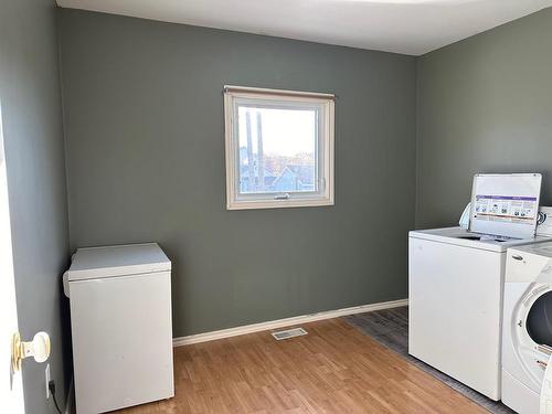 318 Manitoba Street, Schreiber, ON - Indoor Photo Showing Laundry Room