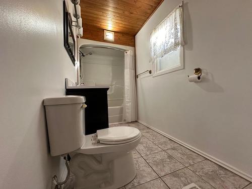 318 Manitoba Street, Schreiber, ON - Indoor Photo Showing Bathroom