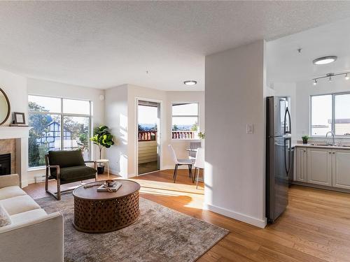 401-2511 Quadra St, Victoria, BC - Indoor Photo Showing Living Room With Fireplace