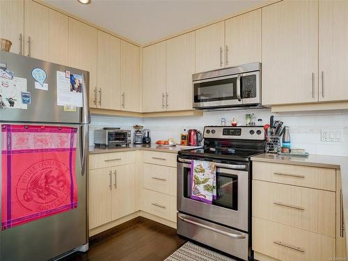 6496 Lanark Rd, Sooke, BC - Indoor Photo Showing Kitchen