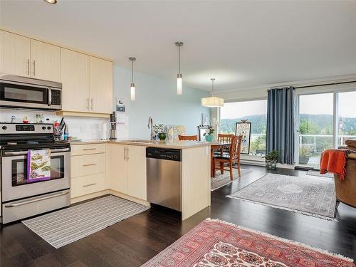 6496 Lanark Rd, Sooke, BC - Indoor Photo Showing Kitchen