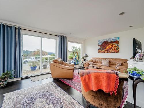 6496 Lanark Rd, Sooke, BC - Indoor Photo Showing Living Room