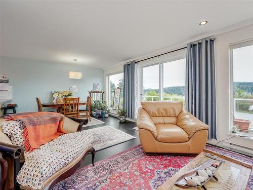 6496 Lanark Rd, Sooke, BC - Indoor Photo Showing Living Room