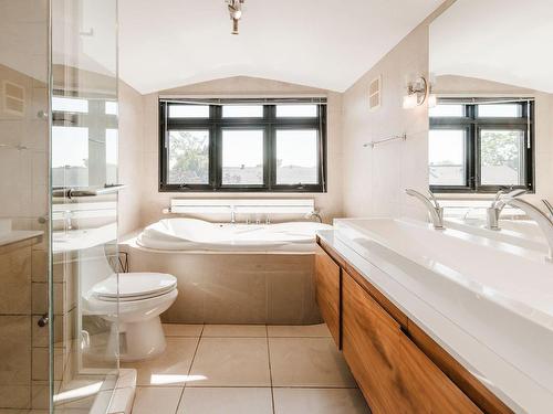 Ensuite bathroom - 449 Rue Dufferin, Hampstead, QC - Indoor Photo Showing Bathroom