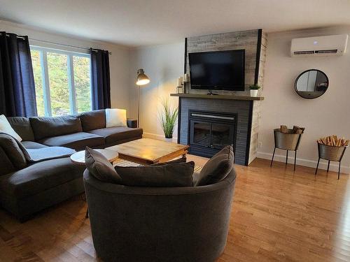 Living room - 971  - 971A Ch. De La Montagne, Sainte-Agathe-Des-Monts, QC - Indoor Photo Showing Living Room With Fireplace