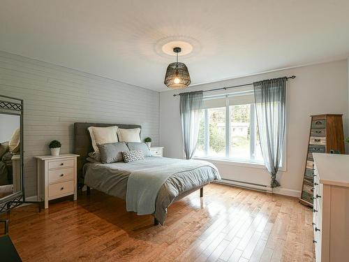 Master bedroom - 971  - 971A Ch. De La Montagne, Sainte-Agathe-Des-Monts, QC - Indoor Photo Showing Bedroom