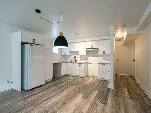 Logement - 971  - 971A Ch. De La Montagne, Sainte-Agathe-Des-Monts, QC - Indoor Photo Showing Kitchen