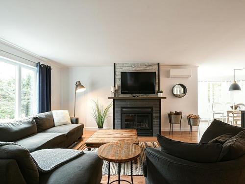 Living room - 971  - 971A Ch. De La Montagne, Sainte-Agathe-Des-Monts, QC - Indoor Photo Showing Living Room With Fireplace