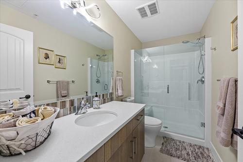 204-3865 Truswell Road, Kelowna, BC - Indoor Photo Showing Bathroom