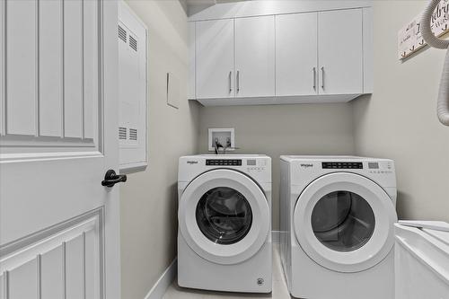 204-3865 Truswell Road, Kelowna, BC - Indoor Photo Showing Laundry Room