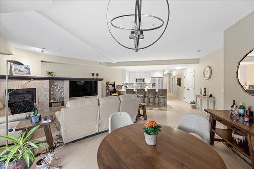 204-3865 Truswell Road, Kelowna, BC - Indoor Photo Showing Dining Room