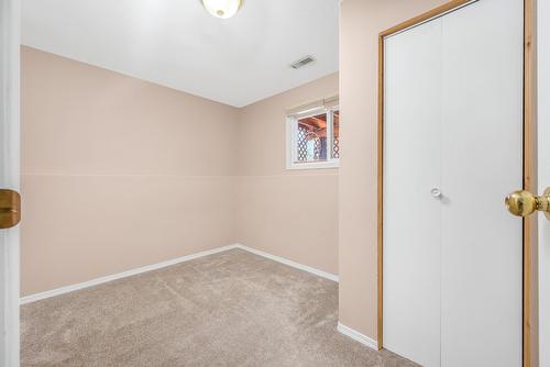 1206 39B Avenue, Vernon, BC - Indoor Photo Showing Other Room