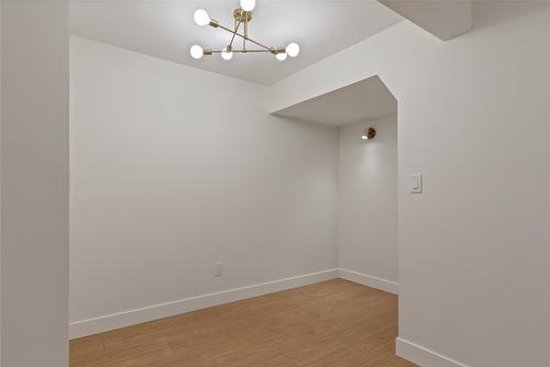 303-2100 43 Avenue, Vernon, BC - Indoor Photo Showing Other Room