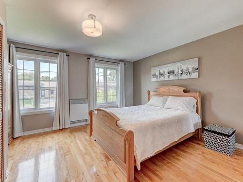 Master bedroom - 224 Rue Boisvert, Saint-Constant, QC - Indoor Photo Showing Bedroom