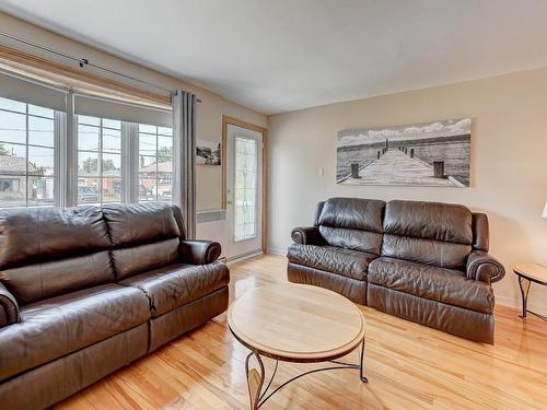 Living room - 224 Rue Boisvert, Saint-Constant, QC - Indoor Photo Showing Living Room