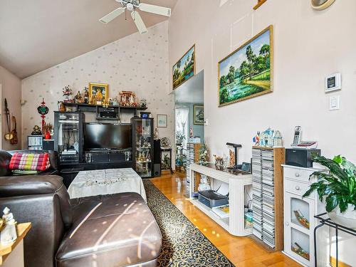 Salon - 1701 36E Avenue, Montréal (Rivière-Des-Prairies/Pointe-Aux-Trembles), QC - Indoor Photo Showing Living Room