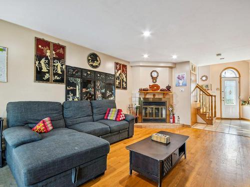 Salon - 1701 36E Avenue, Montréal (Rivière-Des-Prairies/Pointe-Aux-Trembles), QC - Indoor Photo Showing Living Room With Fireplace