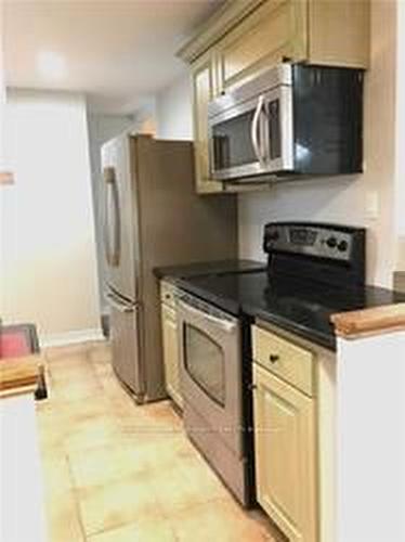 2 Hughes St, Richmond Hill, ON - Indoor Photo Showing Kitchen