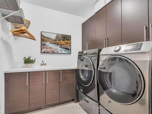 30 Longthorpe Crt, Aurora, ON - Indoor Photo Showing Laundry Room