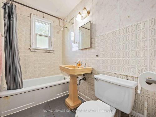 11 Flamingo Cres, Toronto, ON - Indoor Photo Showing Bathroom