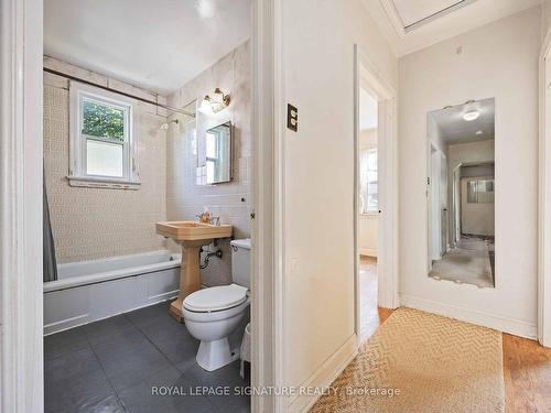 11 Flamingo Cres, Toronto, ON - Indoor Photo Showing Bathroom