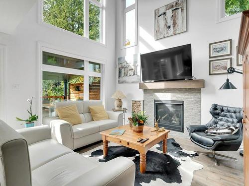 Salon - 27 Place St-Michel, Saint-Sauveur, QC - Indoor Photo Showing Living Room With Fireplace