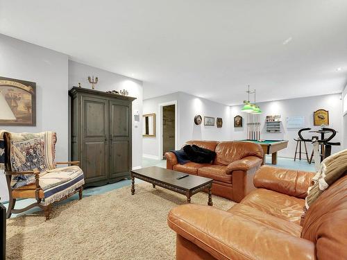 Salle familiale - 27 Place St-Michel, Saint-Sauveur, QC - Indoor Photo Showing Living Room