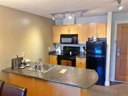 210A-1800 Riverside Lane, Courtenay, BC - Indoor Photo Showing Kitchen