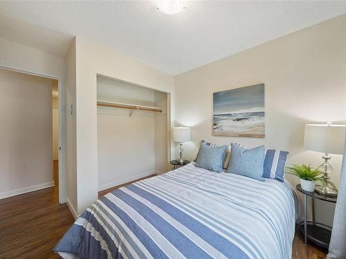 205-1571 Mortimer St, Saanich, BC - Indoor Photo Showing Bedroom