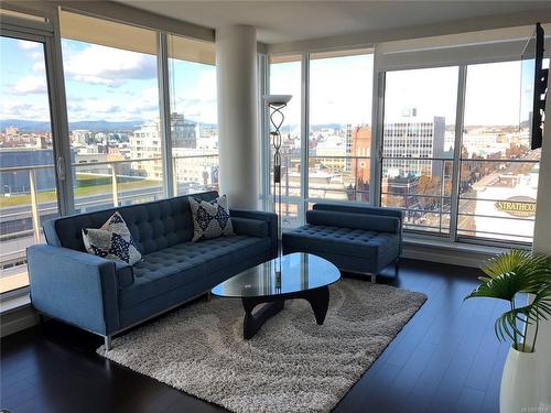 1405-707 Courtney St, Victoria, BC - Indoor Photo Showing Living Room