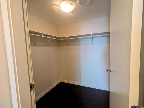 1405-707 Courtney St, Victoria, BC - Indoor With Storage