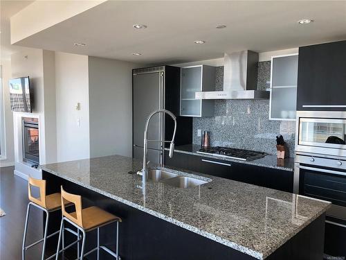 1405-707 Courtney St, Victoria, BC - Indoor Photo Showing Kitchen With Double Sink With Upgraded Kitchen