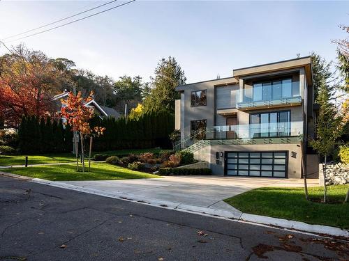 374 Sunset Ave, Oak Bay, BC 