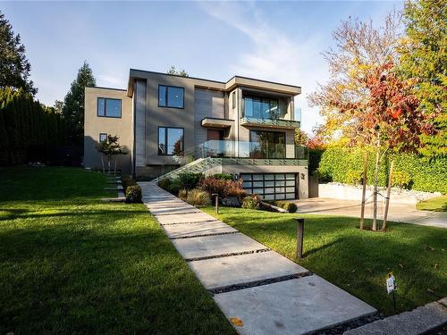 374 Sunset Ave, Oak Bay, BC 